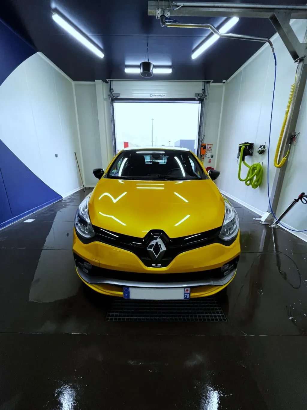 Renault Clio 4 RS jaune après rénovation des phares