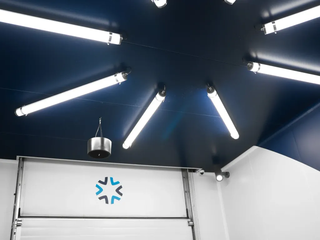 Rampe d'éclairage LED au plafond du box detailing